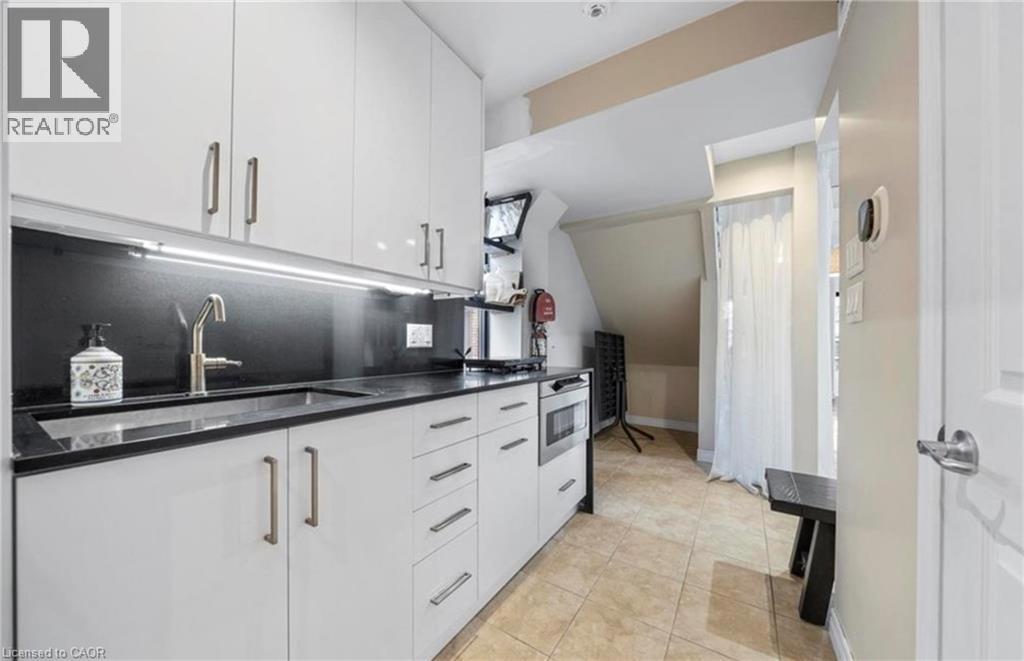 215 Locke Street Unit# Upper, Hamilton, Ontario  L8P 4B6 - Photo 6 - 40807695