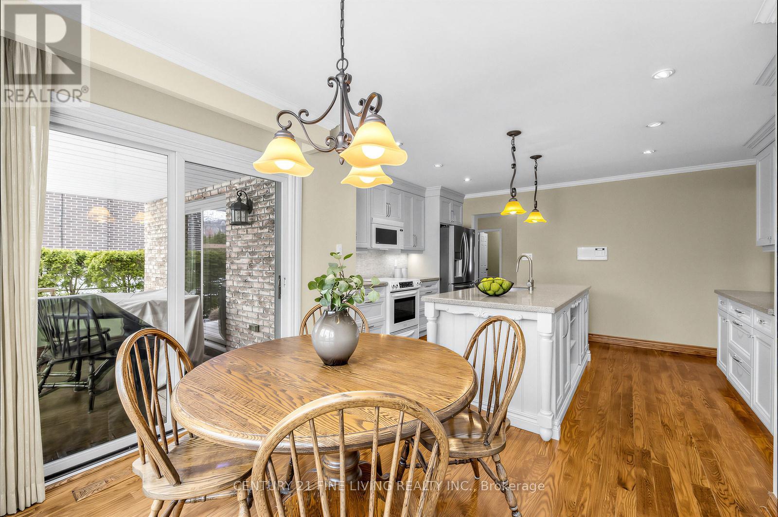 1062 Saginaw Crescent, Mississauga, Ontario  L5H 3W5 - Photo 12 - W12819860