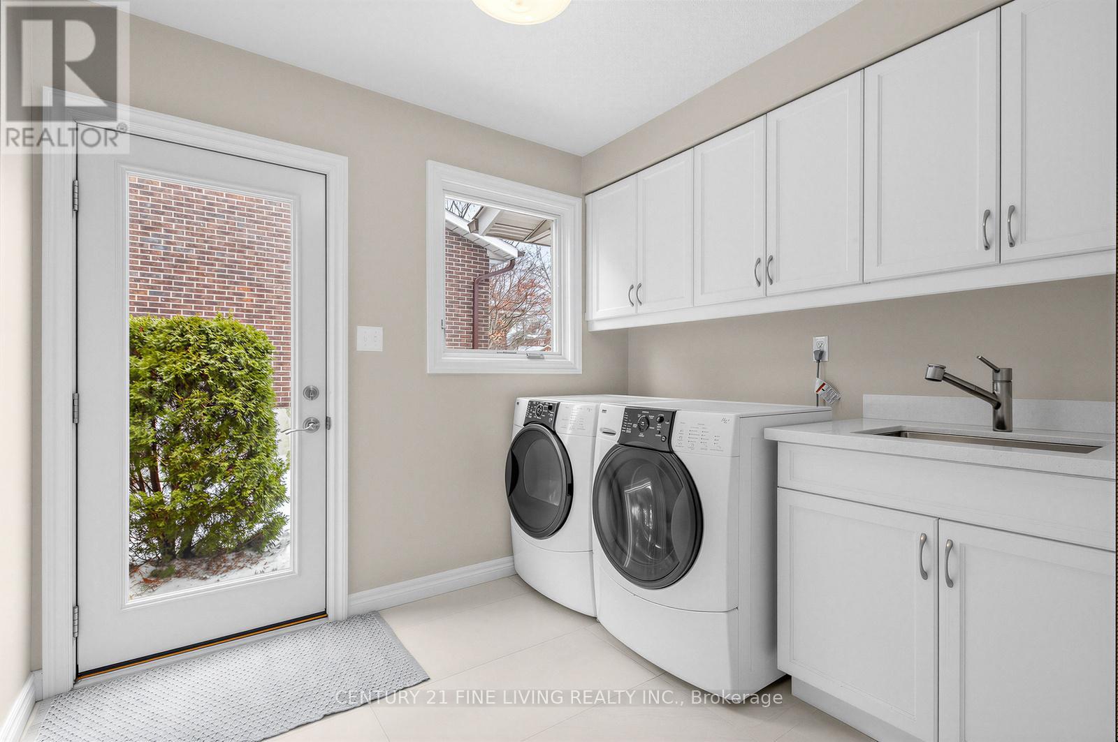 1062 Saginaw Crescent, Mississauga, Ontario  L5H 3W5 - Photo 16 - W12819860