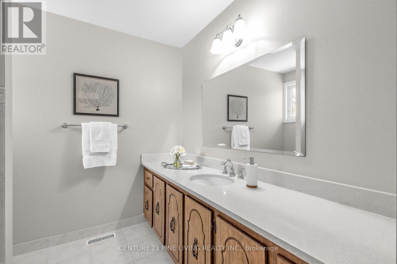 1062 Saginaw Crescent, Mississauga, Ontario  L5H 3W5 - Photo 24 - W12819860