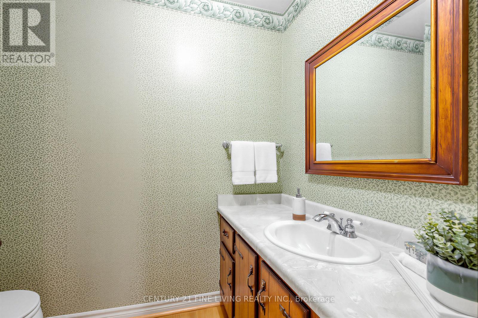 1062 Saginaw Crescent, Mississauga, Ontario  L5H 3W5 - Photo 35 - W12819860