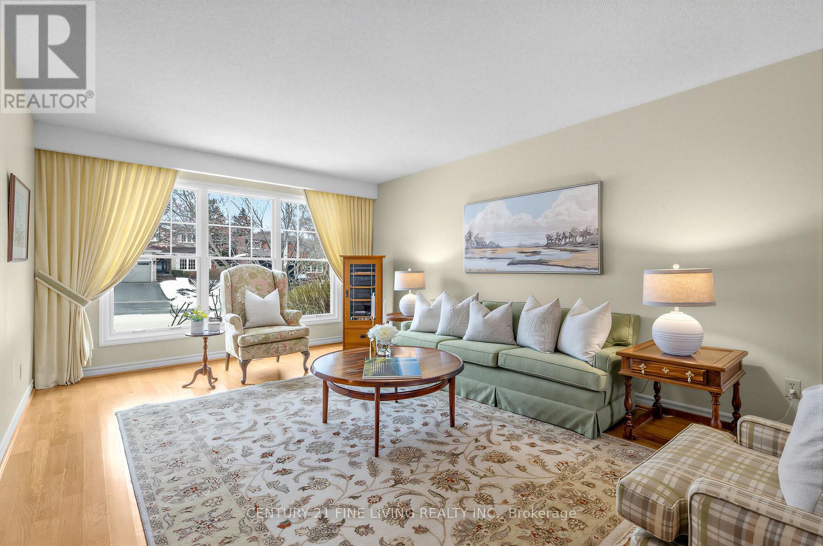 1062 Saginaw Crescent, Mississauga, Ontario  L5H 3W5 - Photo 5 - W12819860