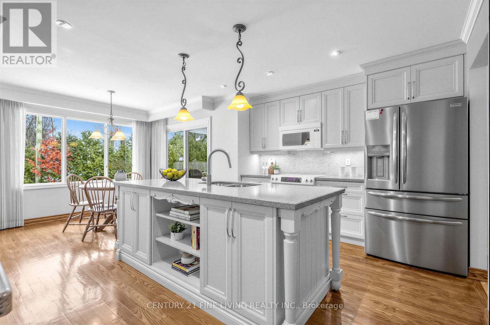 1062 Saginaw Crescent, Mississauga, Ontario  L5H 3W5 - Photo 8 - W12819860