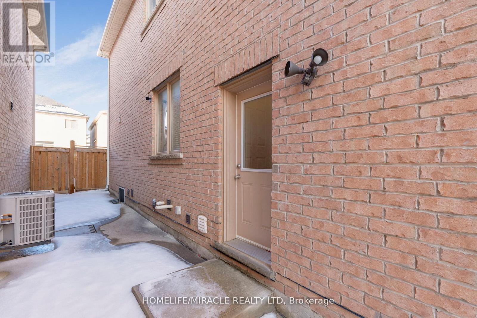 10 Dalecrest Road, Brampton, Ontario  L6X 5N3 - Photo 43 - W12819910