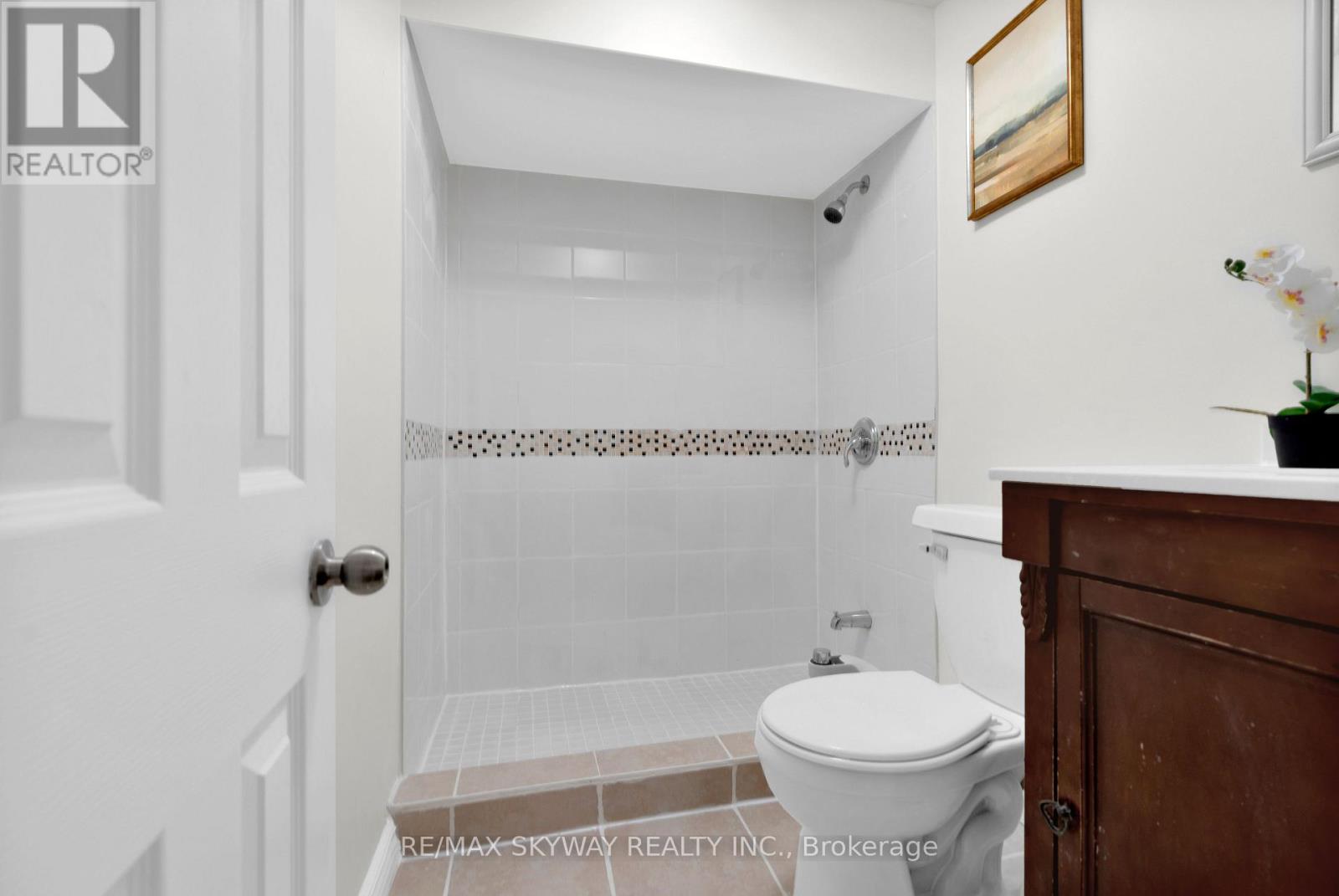 108 Bushmill Circle, Brampton, Ontario  L7A 0K6 - Photo 32 - W12819944