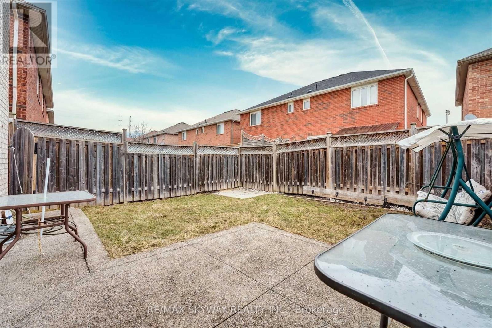 108 Bushmill Circle, Brampton, Ontario  L7A 0K6 - Photo 34 - W12819944