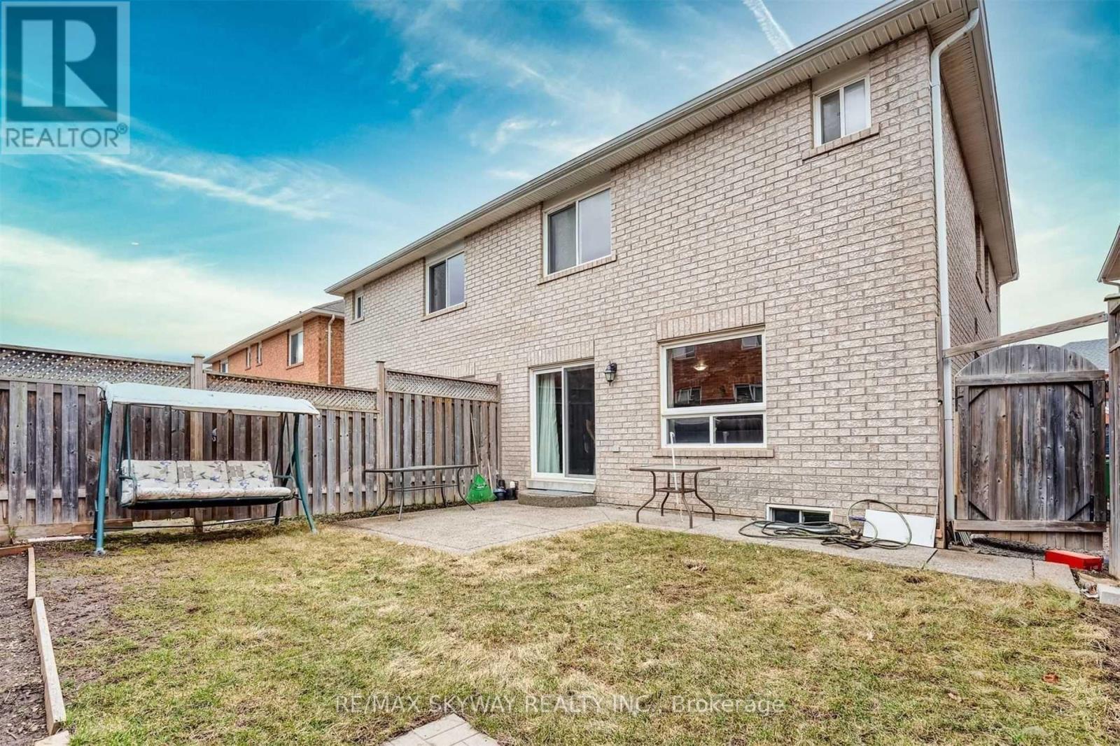 108 Bushmill Circle, Brampton, Ontario  L7A 0K6 - Photo 35 - W12819944