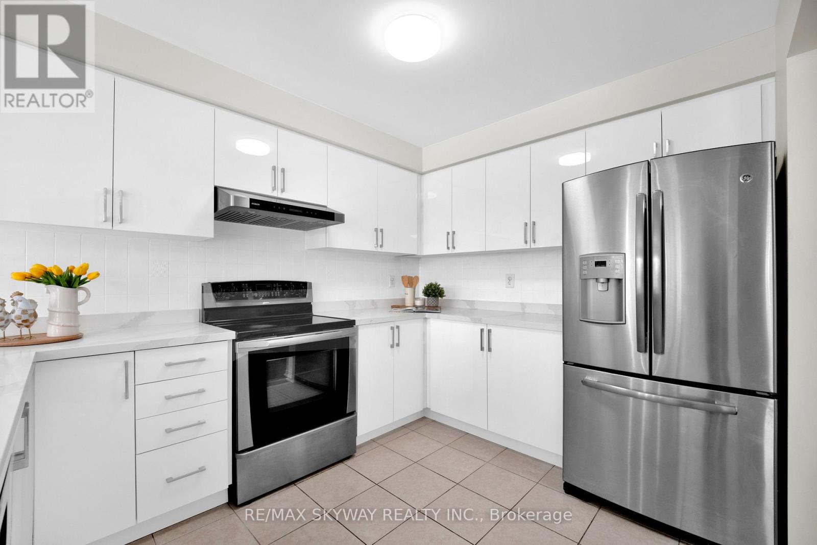 108 Bushmill Circle, Brampton, Ontario  L7A 0K6 - Photo 6 - W12819944