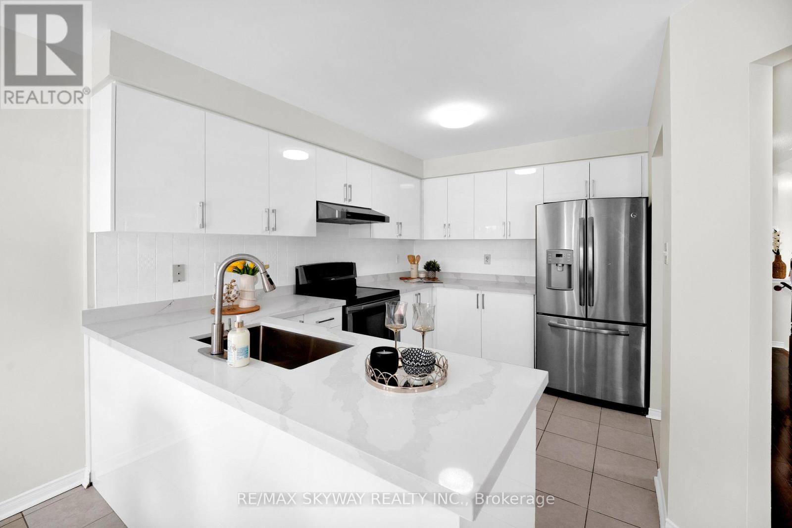 108 Bushmill Circle, Brampton, Ontario  L7A 0K6 - Photo 7 - W12819944