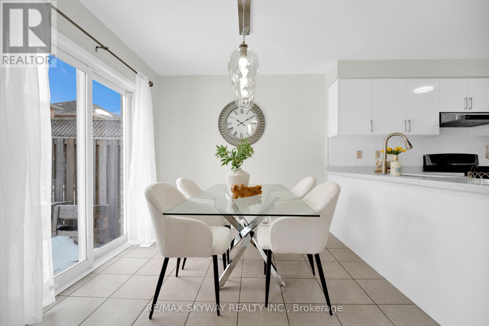 108 Bushmill Circle, Brampton, Ontario  L7A 0K6 - Photo 8 - W12819944