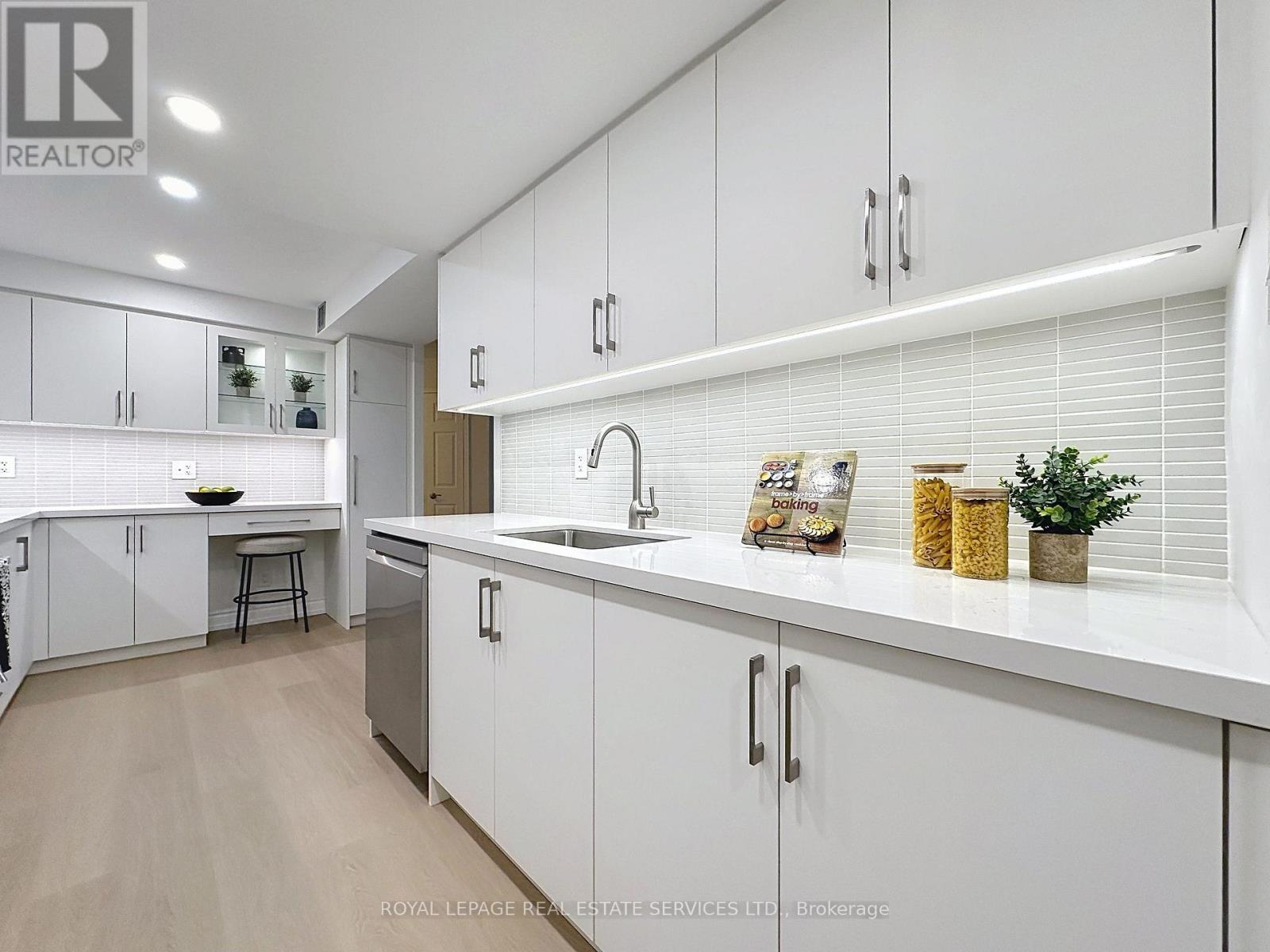 1008 - 95 La Rose Avenue, Toronto, Ontario M9P 3T2 - Photo 16 - W12819988