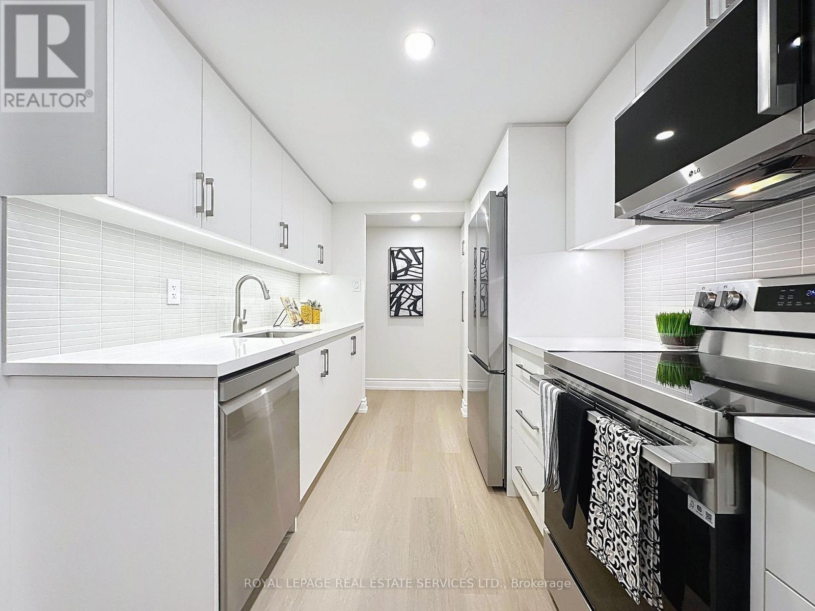 1008 - 95 La Rose Avenue, Toronto, Ontario M9P 3T2 - Photo 17 - W12819988