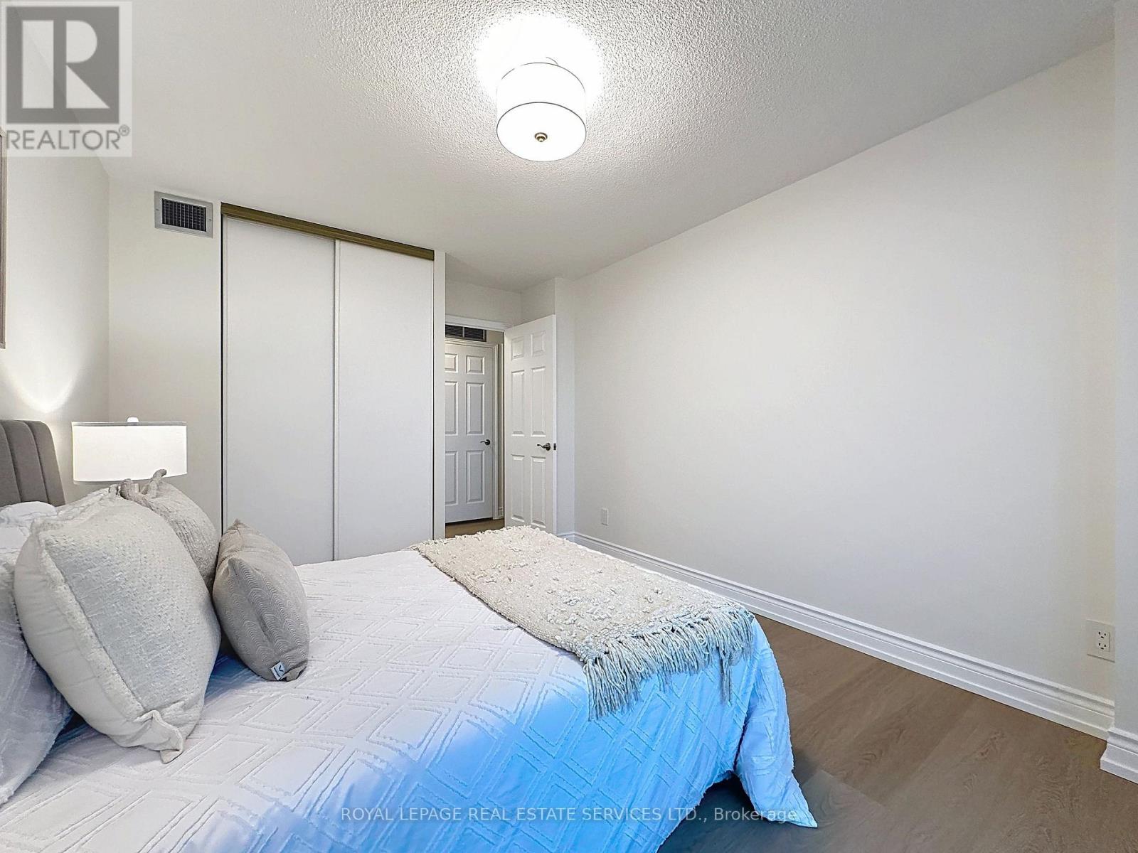 1008 - 95 La Rose Avenue, Toronto, Ontario M9P 3T2 - Photo 26 - W12819988