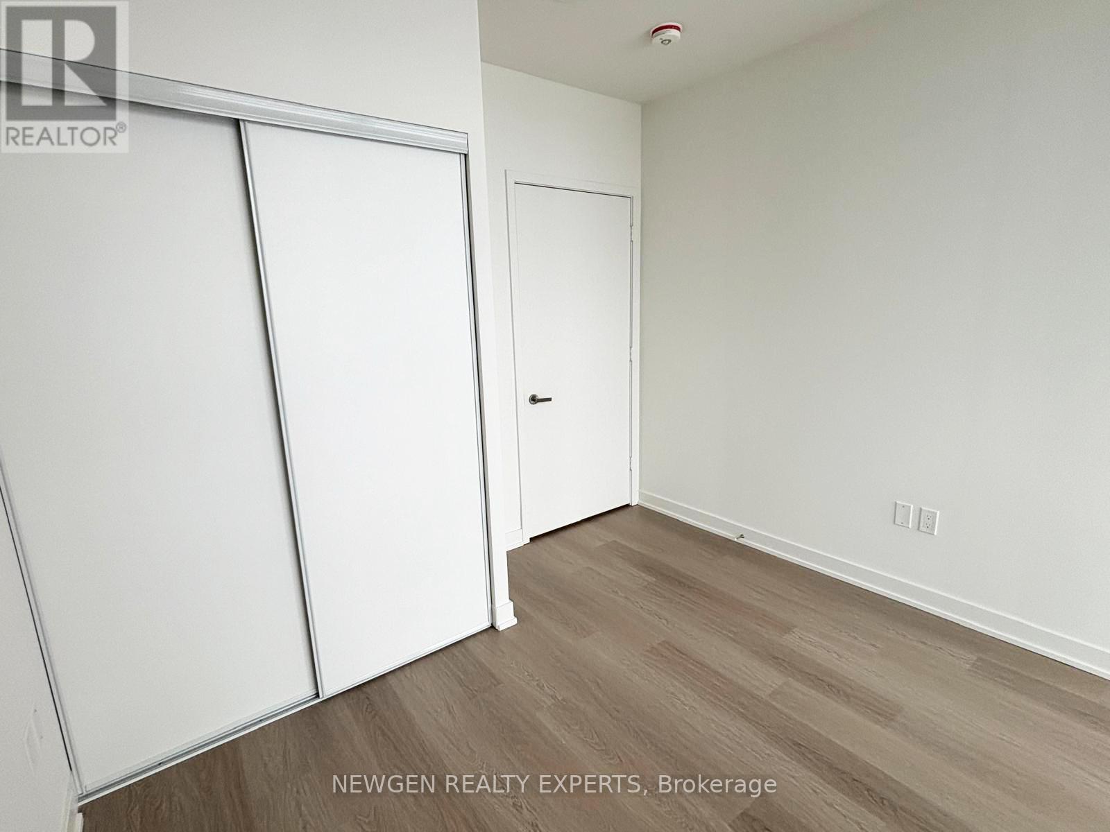 1009 - 448 Burnhamthorpe Road W, Mississauga, Ontario  L5B 4M6 - Photo 11 - W12820032