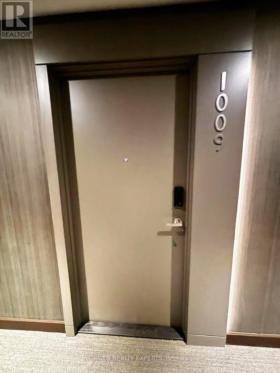 1009 - 448 Burnhamthorpe Road W, Mississauga, Ontario  L5B 4M6 - Photo 2 - W12820032