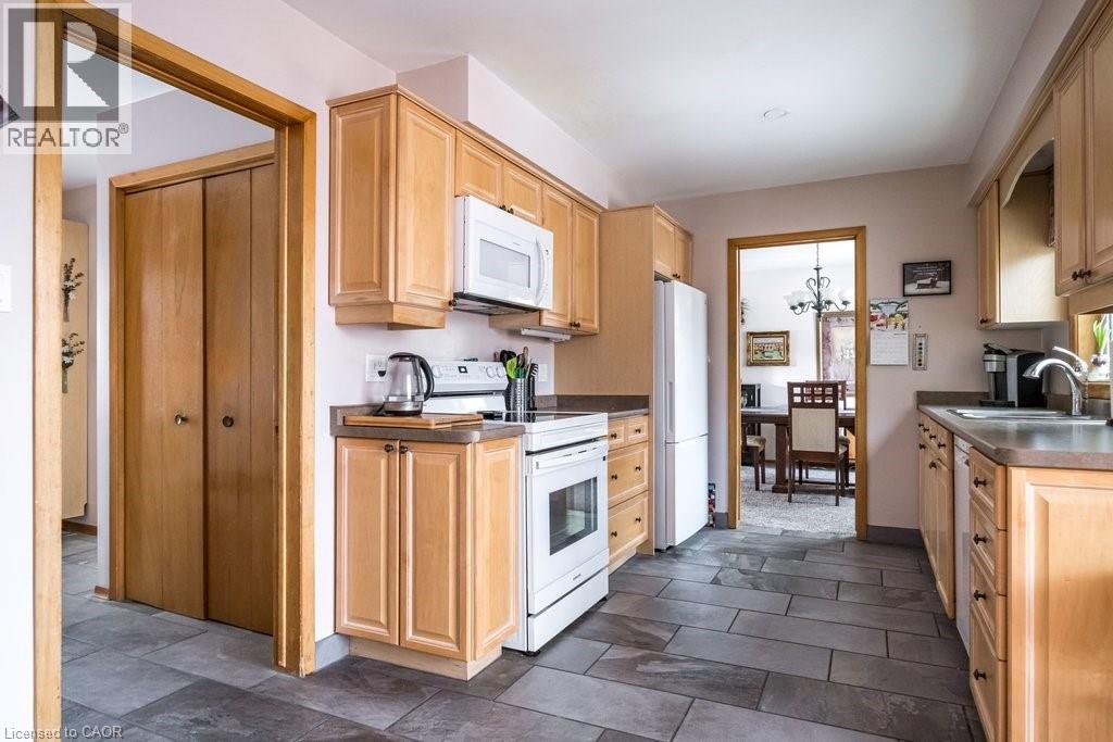 19 Chateau Court, Hamilton, Ontario  L9C 5P3 - Photo 13 - 40795764