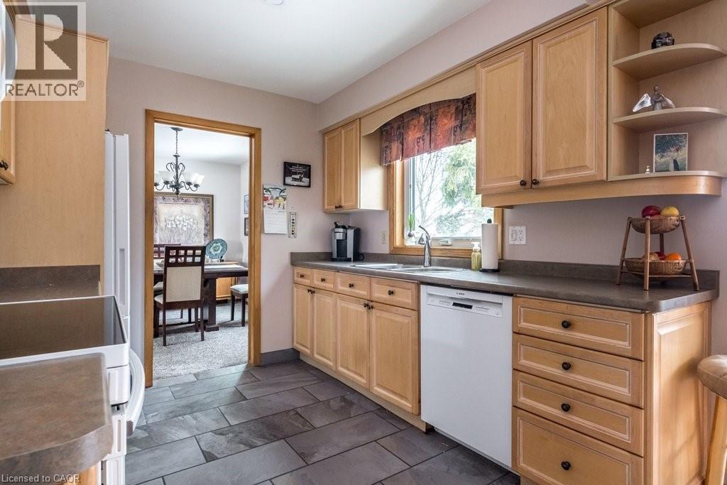 19 Chateau Court, Hamilton, Ontario  L9C 5P3 - Photo 15 - 40795764