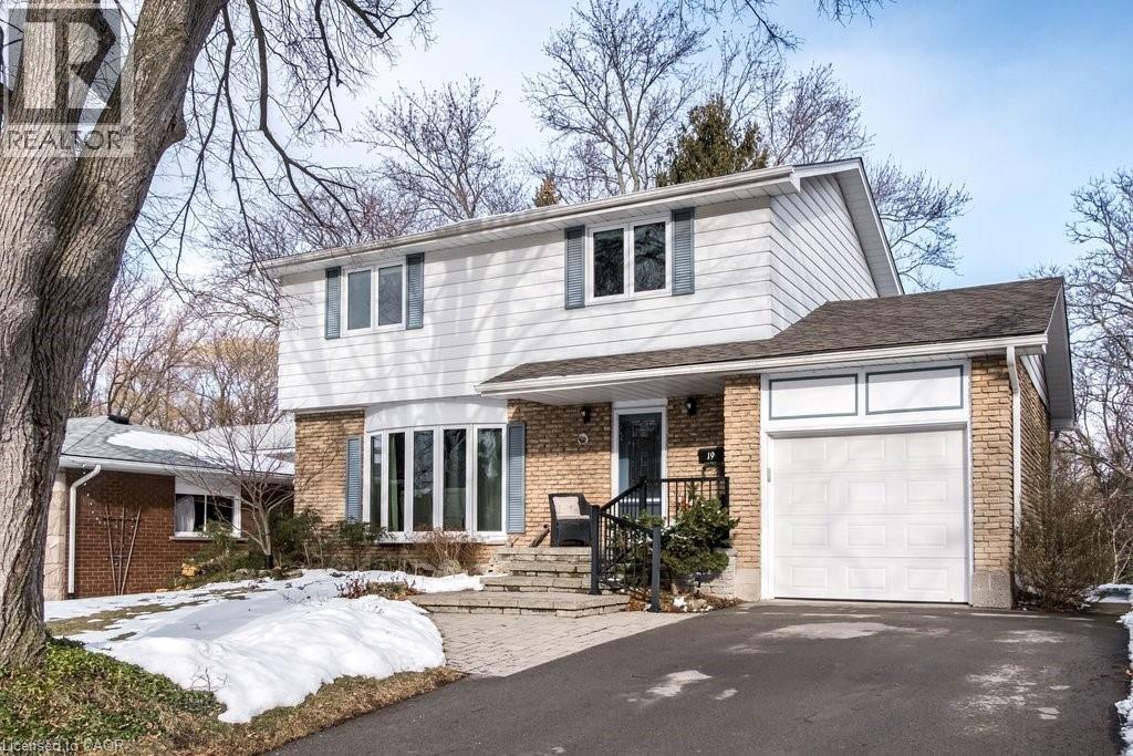 19 Chateau Court, Hamilton, Ontario  L9C 5P3 - Photo 2 - 40795764