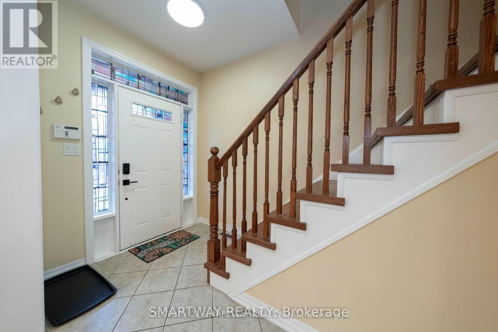 184 Montreal Circle, Hamilton, Ontario  L8E 0C6 - Photo 5 - X12819862