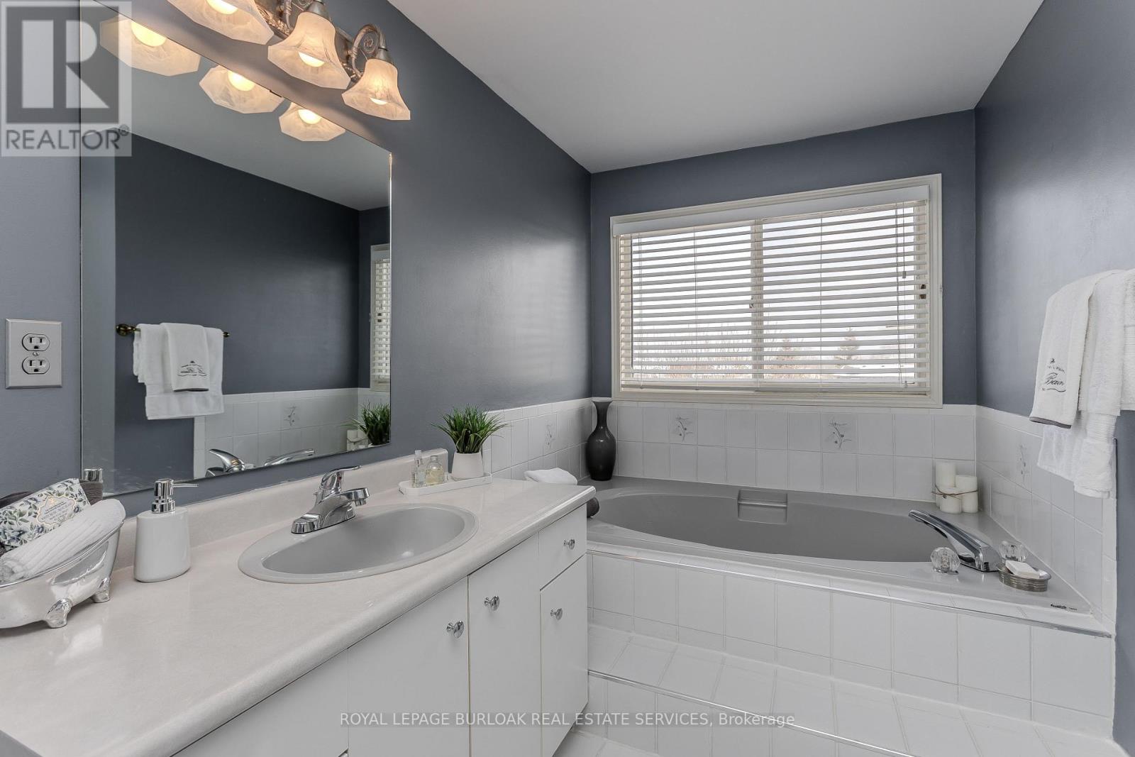 21 Isidore Place, Hamilton, Ontario  L8J 2P2 - Photo 23 - X12819888