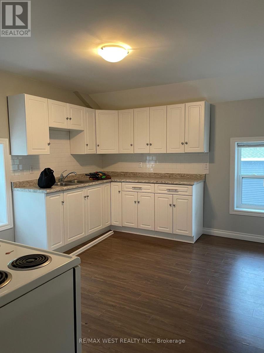 182 12th Street, Hanover, Ontario  N4N 1T8 - Photo 6 - X12819974