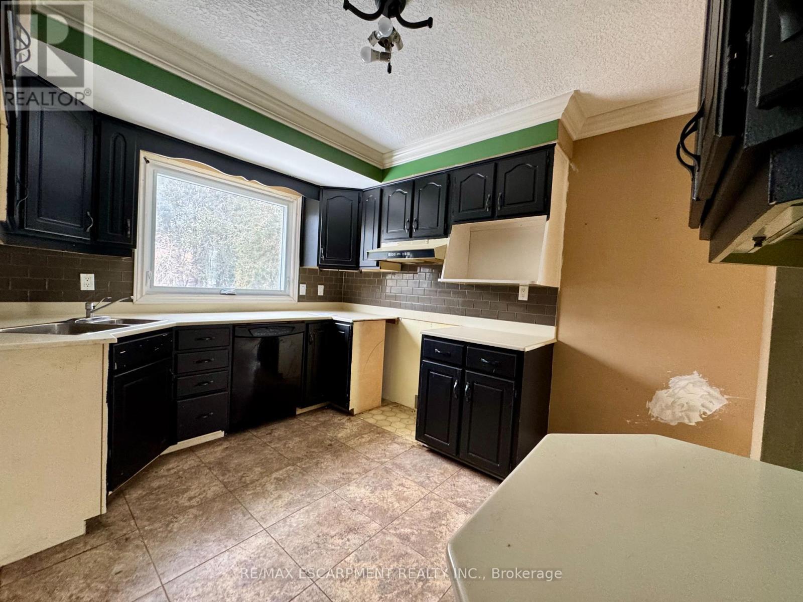 12 Spruce Street, St. Thomas, Ontario  N5R 1N5 - Photo 6 - X12819990