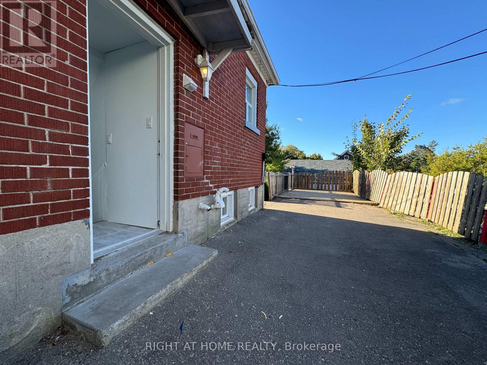 Lower - 950 Queens Boulevard, Kitchener, Ontario  N2M 1B4 - Photo 2 - X12819996