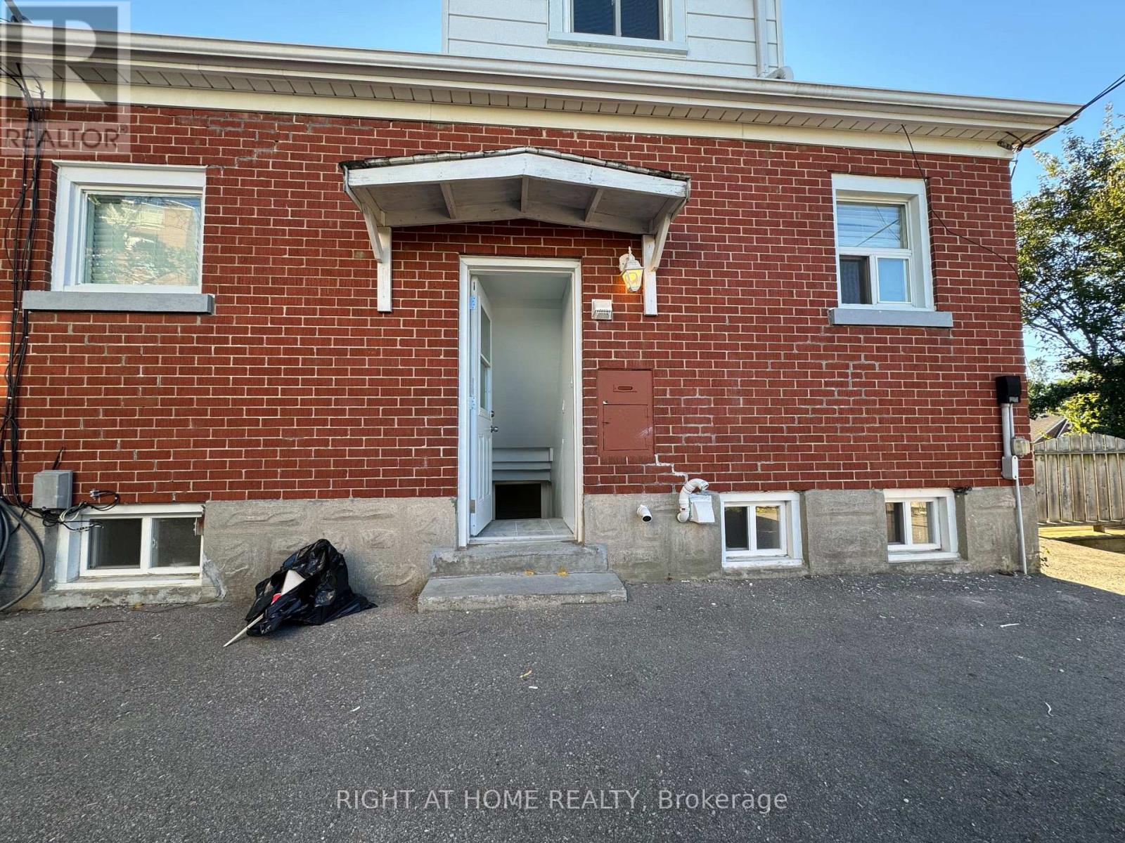 Lower - 950 Queens Boulevard, Kitchener, Ontario  N2M 1B4 - Photo 3 - X12819996