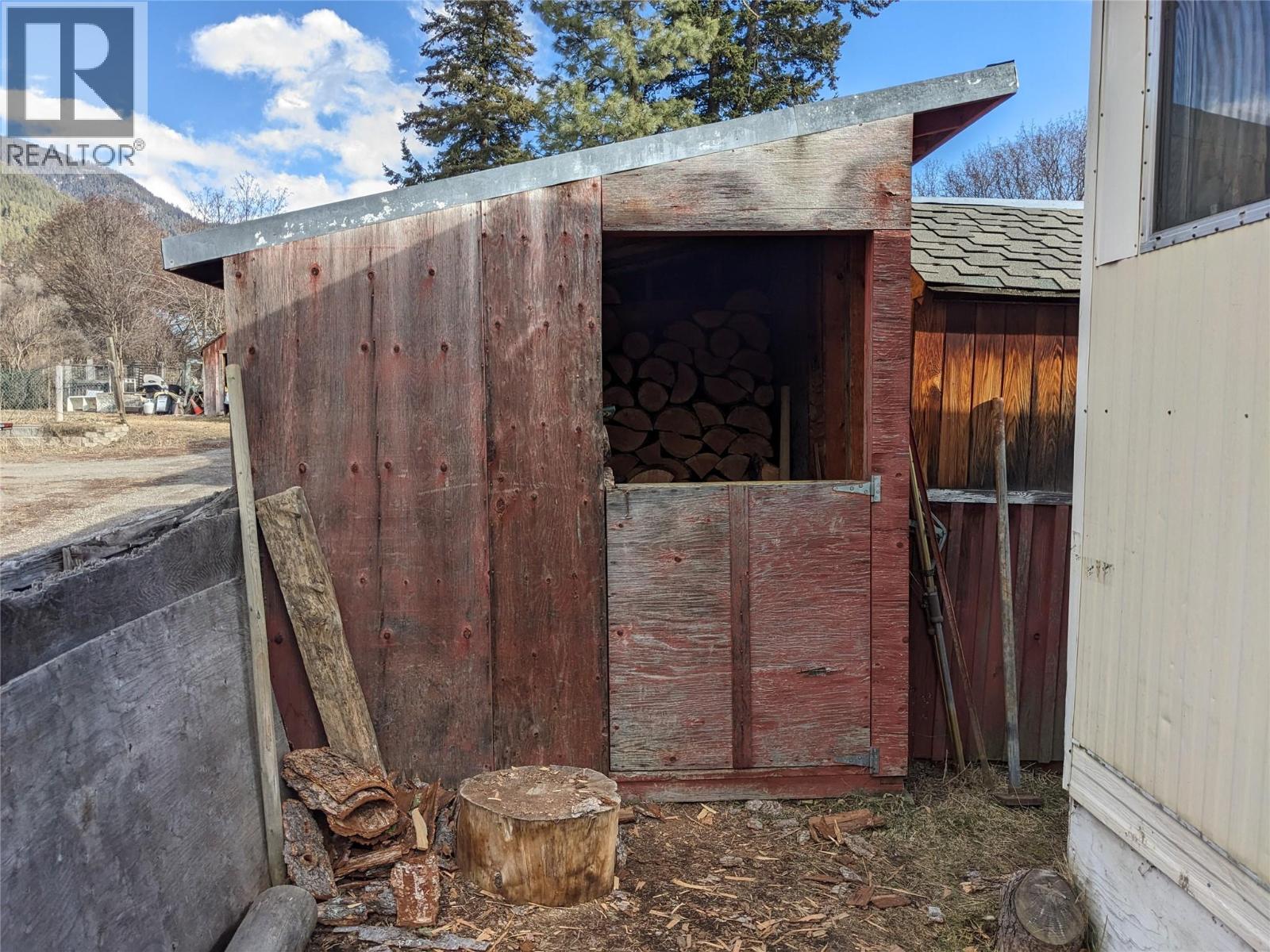 5770 Ponderosa Road, Falkland, British Columbia  V0E 1W0 - Photo 16 - 10376946