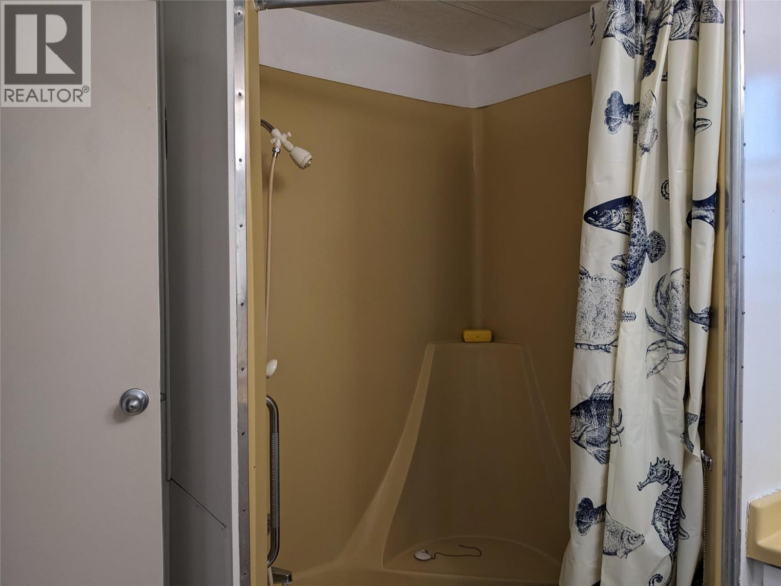 5770 Ponderosa Road, Falkland, British Columbia  V0E 1W0 - Photo 11 - 10376946