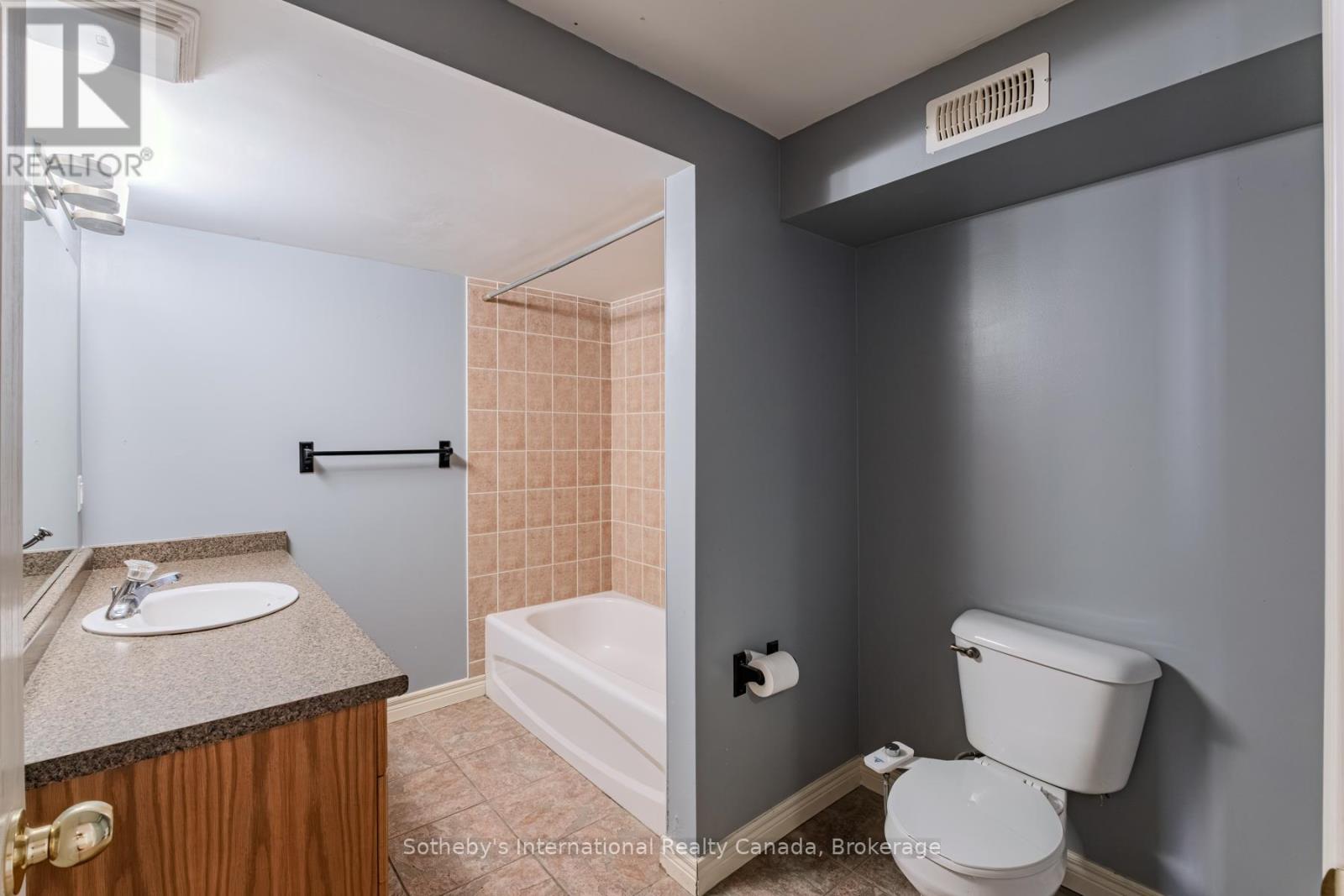 213 - 111 Grey Street, Brantford, Ontario  N3S 4V8 - Photo 4 - X12820100