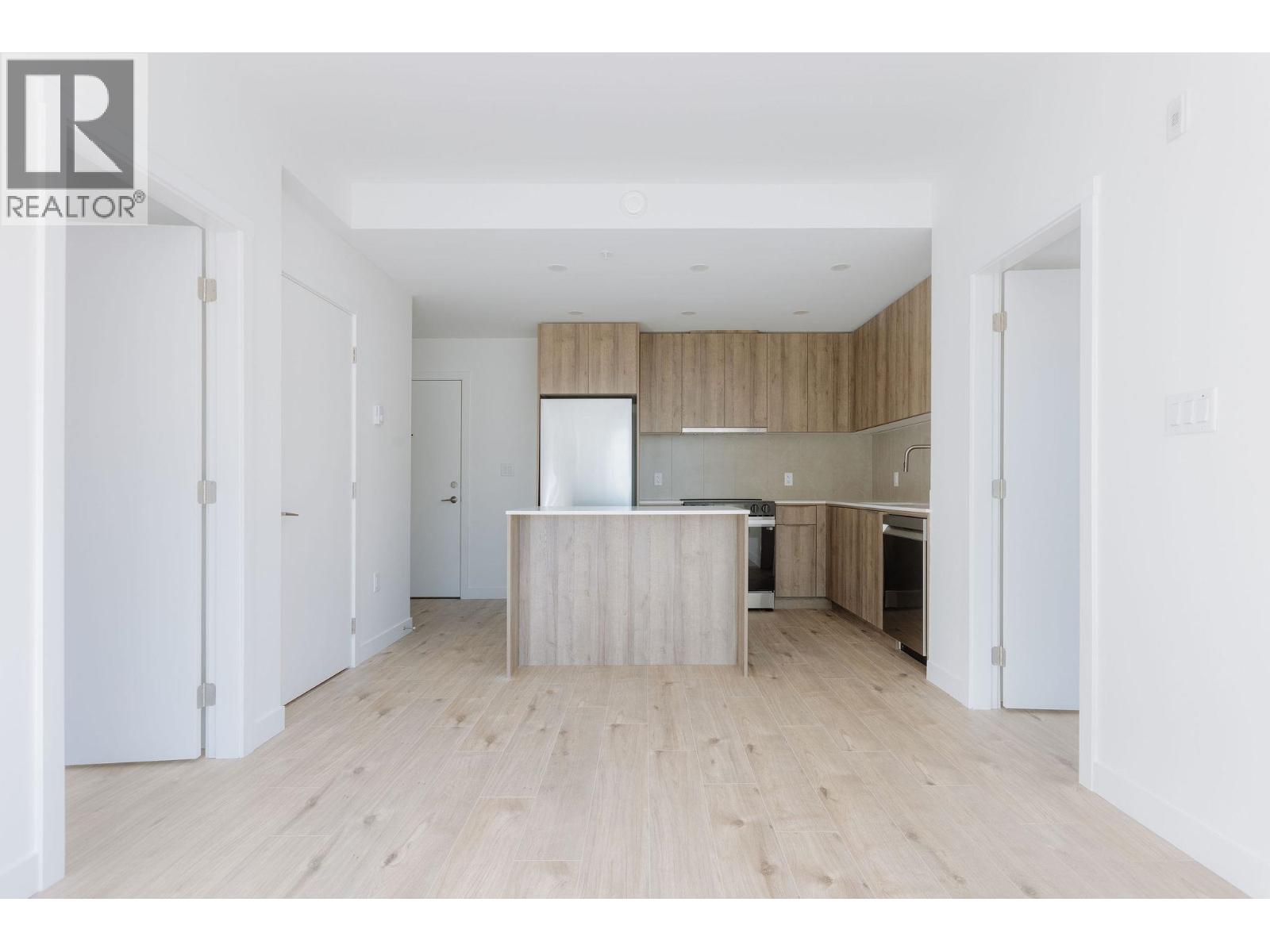 305 3594 Malsum Drive, North Vancouver, British Columbia  V7G 0B4 - Photo 3 - R3089808