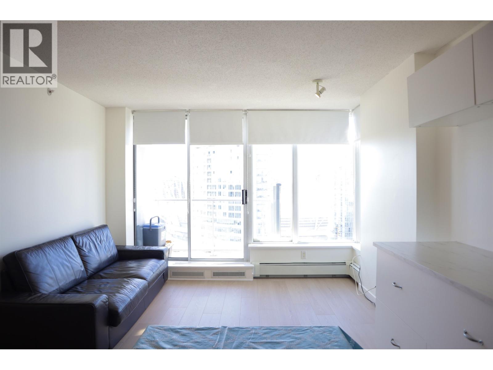 Listing Picture 8 of 17 : 2906 689 ABBOTT STREET, Vancouver / 溫哥華 - 魯藝地產 Yvonne Lu Group - MLS Medallion Club Member