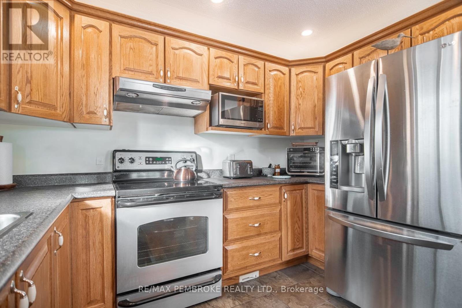 193 D'youville Drive, Pembroke, Ontario  K8A 8R5 - Photo 11 - X12820176