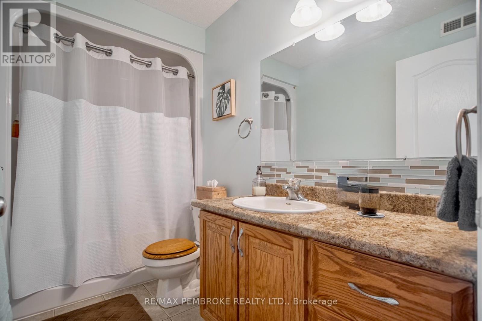 193 D'youville Drive, Pembroke, Ontario  K8A 8R5 - Photo 16 - X12820176