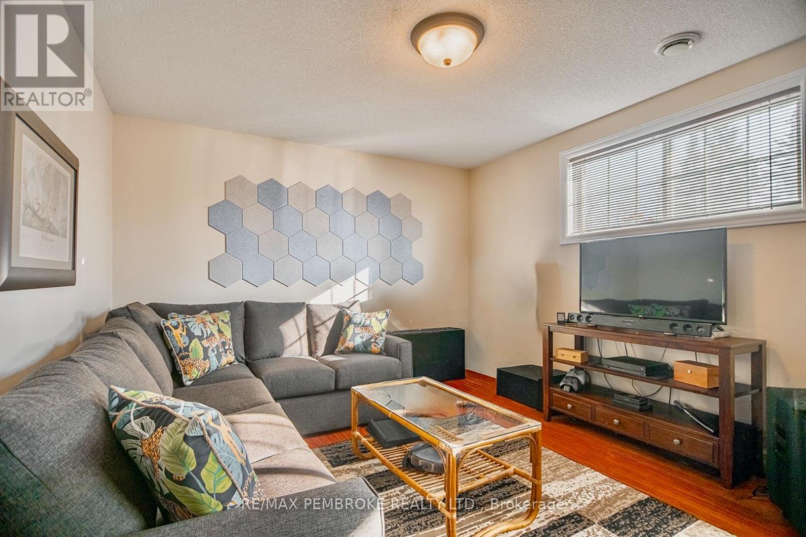 193 D'youville Drive, Pembroke, Ontario  K8A 8R5 - Photo 17 - X12820176