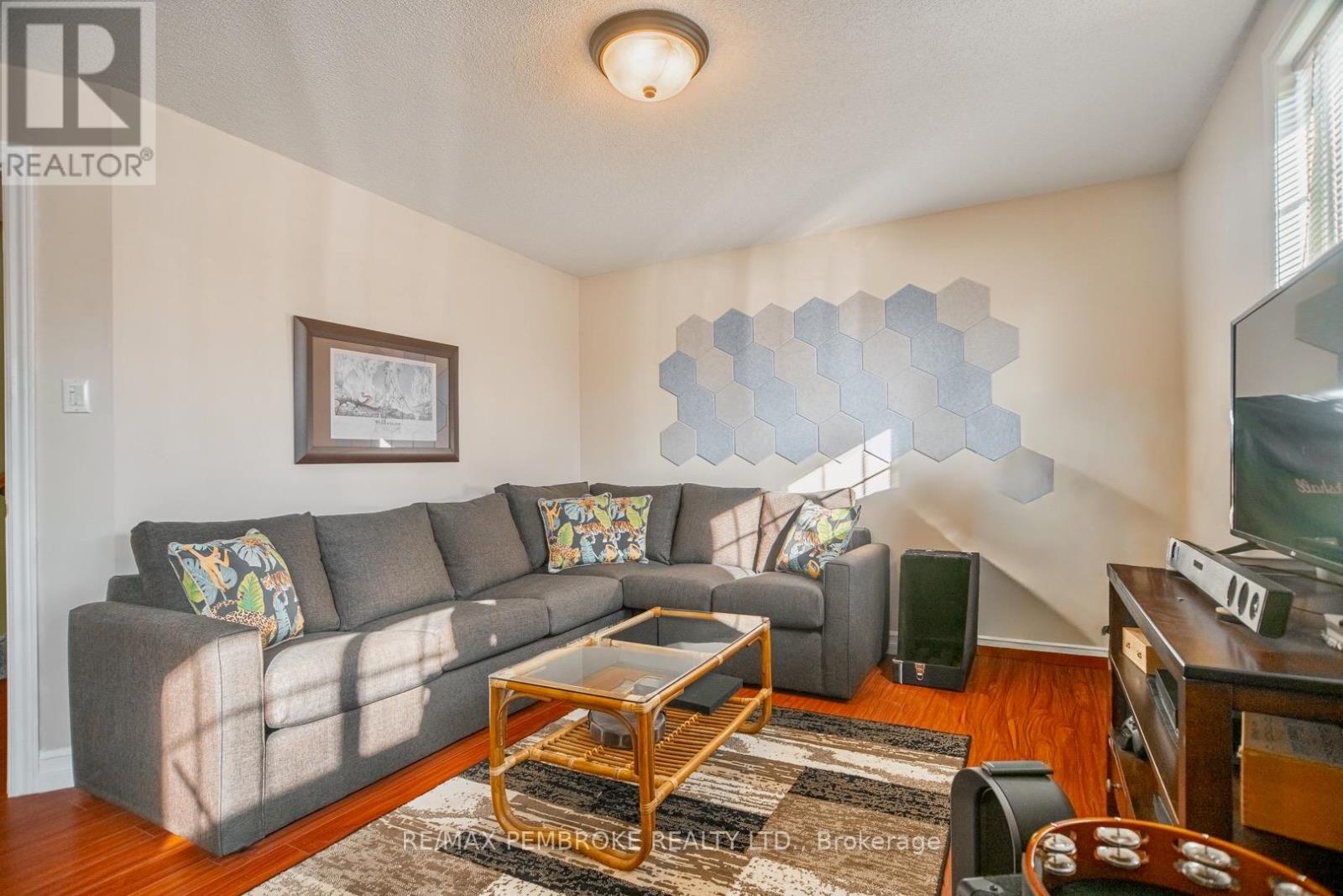 193 D'youville Drive, Pembroke, Ontario  K8A 8R5 - Photo 18 - X12820176