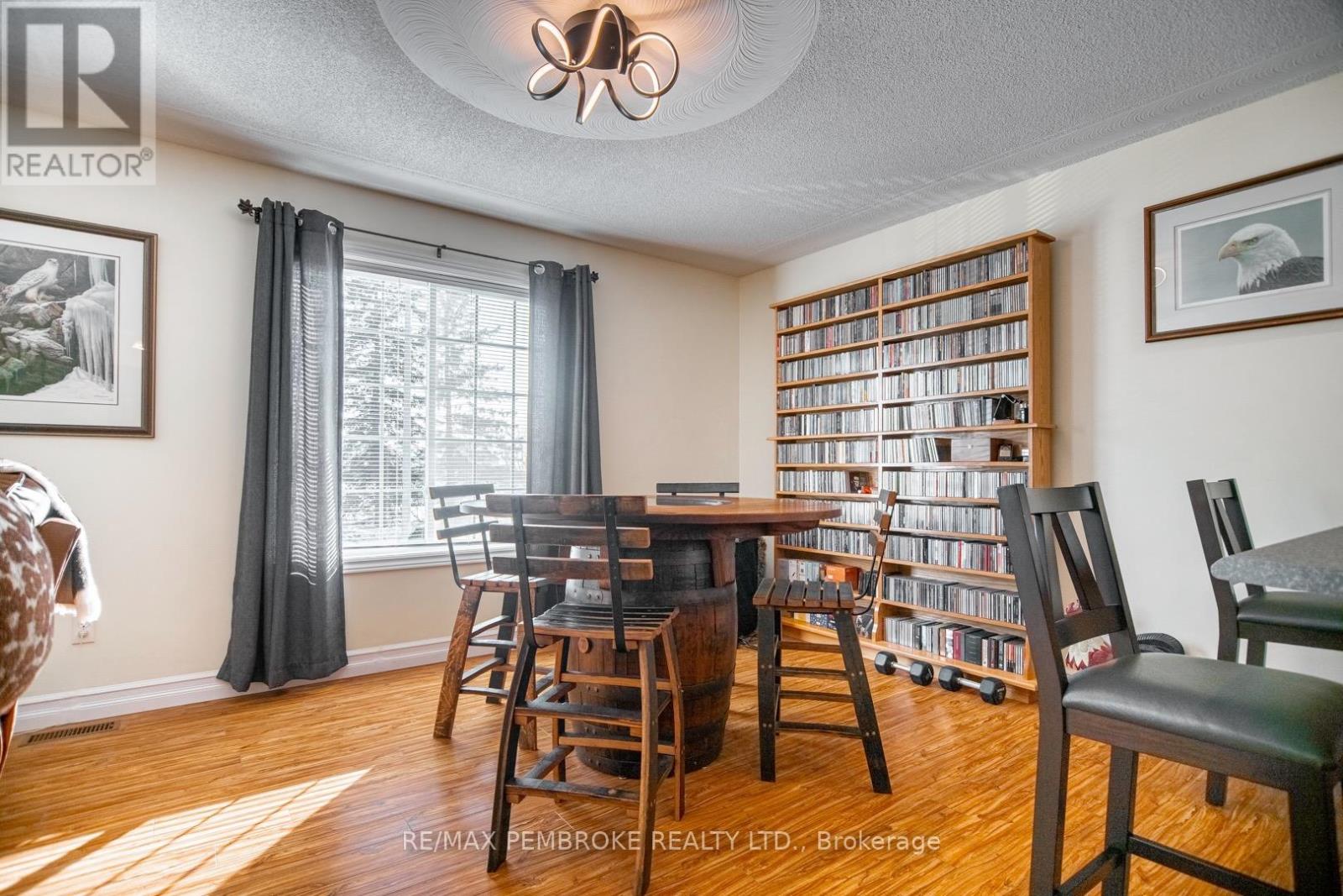 193 D'youville Drive, Pembroke, Ontario  K8A 8R5 - Photo 7 - X12820176