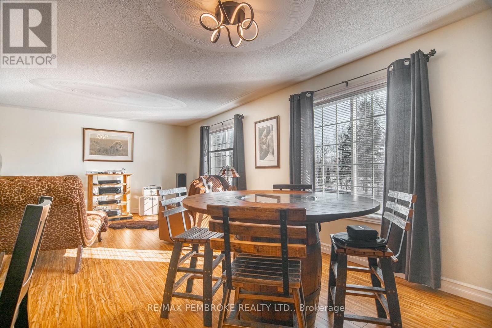 193 D'youville Drive, Pembroke, Ontario  K8A 8R5 - Photo 8 - X12820176