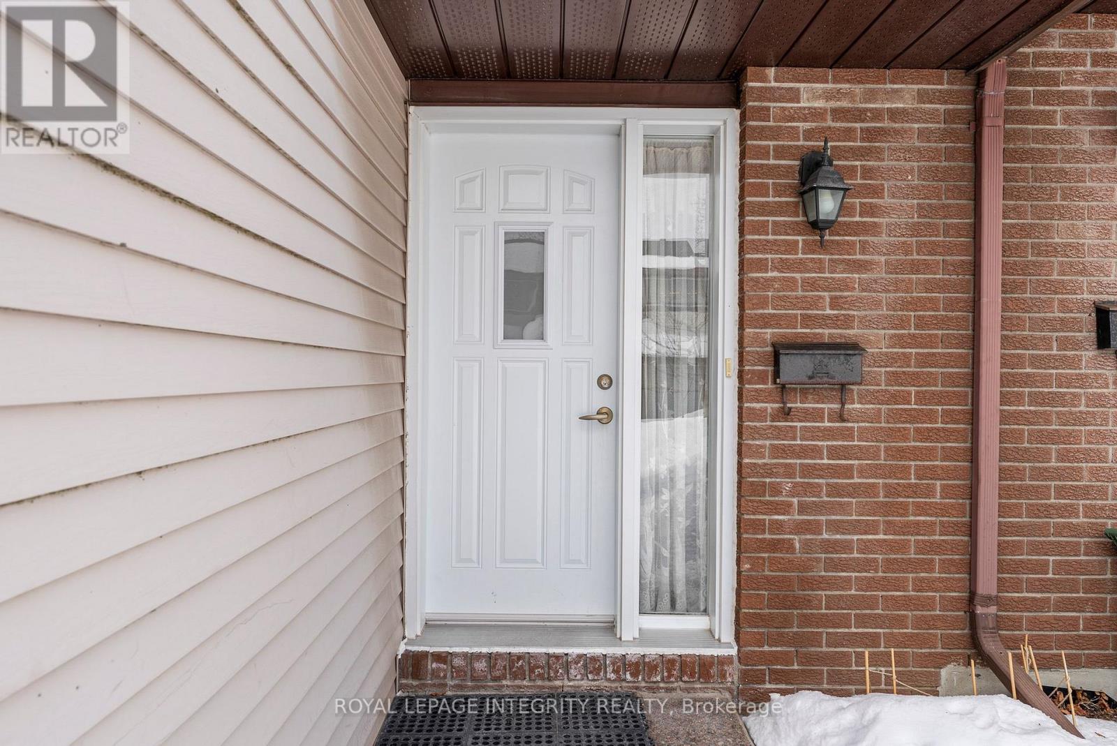 86 Stokes Crescent, Ottawa, Ontario  K2L 2Z4 - Photo 2 - X12820172