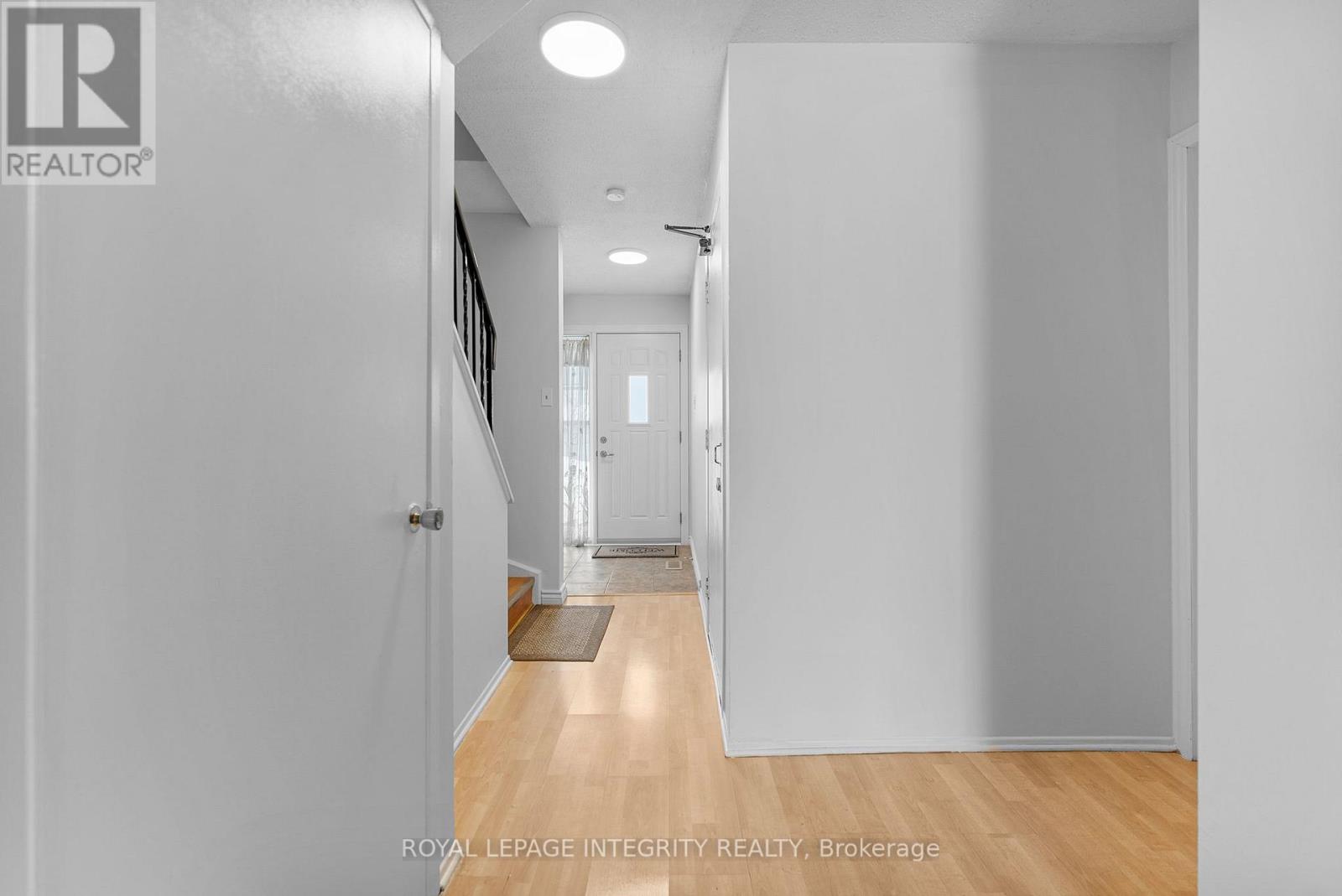 86 Stokes Crescent, Ottawa, Ontario  K2L 2Z4 - Photo 4 - X12820172