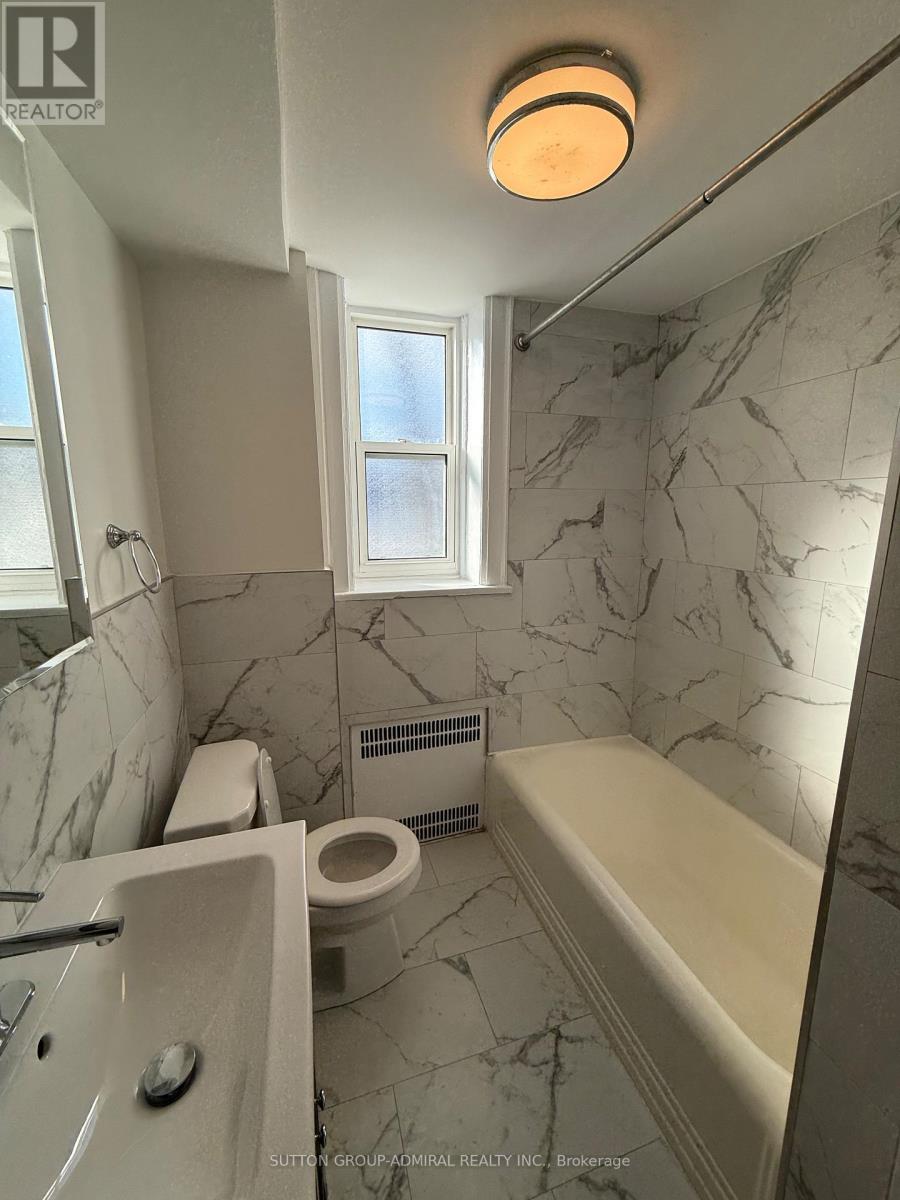 4 - 464 Spadina Road, Toronto, Ontario  M5P 2W4 - Photo 6 - C12764646