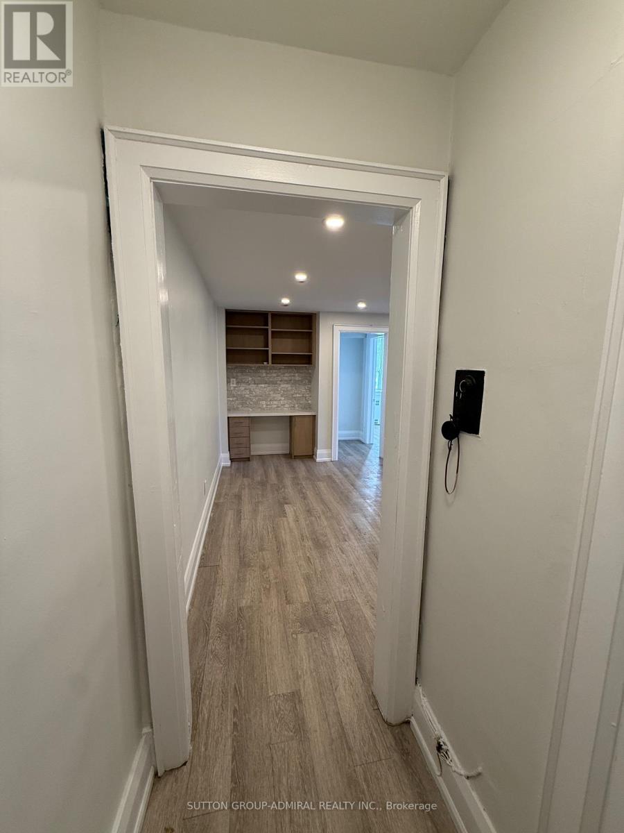 4 - 464 Spadina Road, Toronto, Ontario  M5P 2W4 - Photo 4 - C12764646