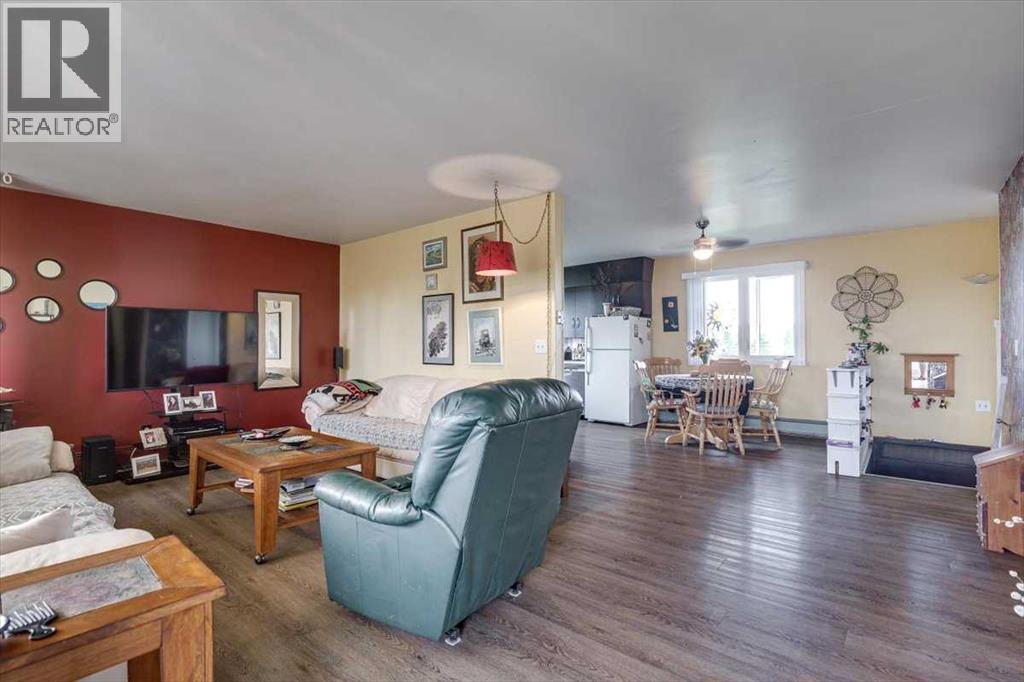 334078 Range Road 241, Rural Kneehill County, Alberta T0M 2C0 - Photo 5 - A2288095