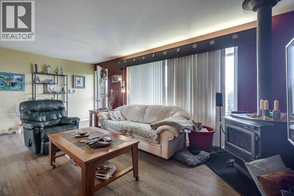 334078 Range Road 241, Rural Kneehill County, Alberta T0M 2C0 - Photo 7 - A2288095