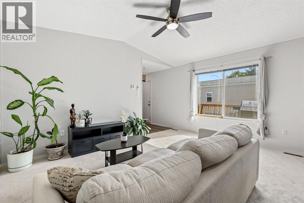 305 Stanley Avenue, Okotoks, Alberta  T1S 1M5 - Photo 5 - A2256943