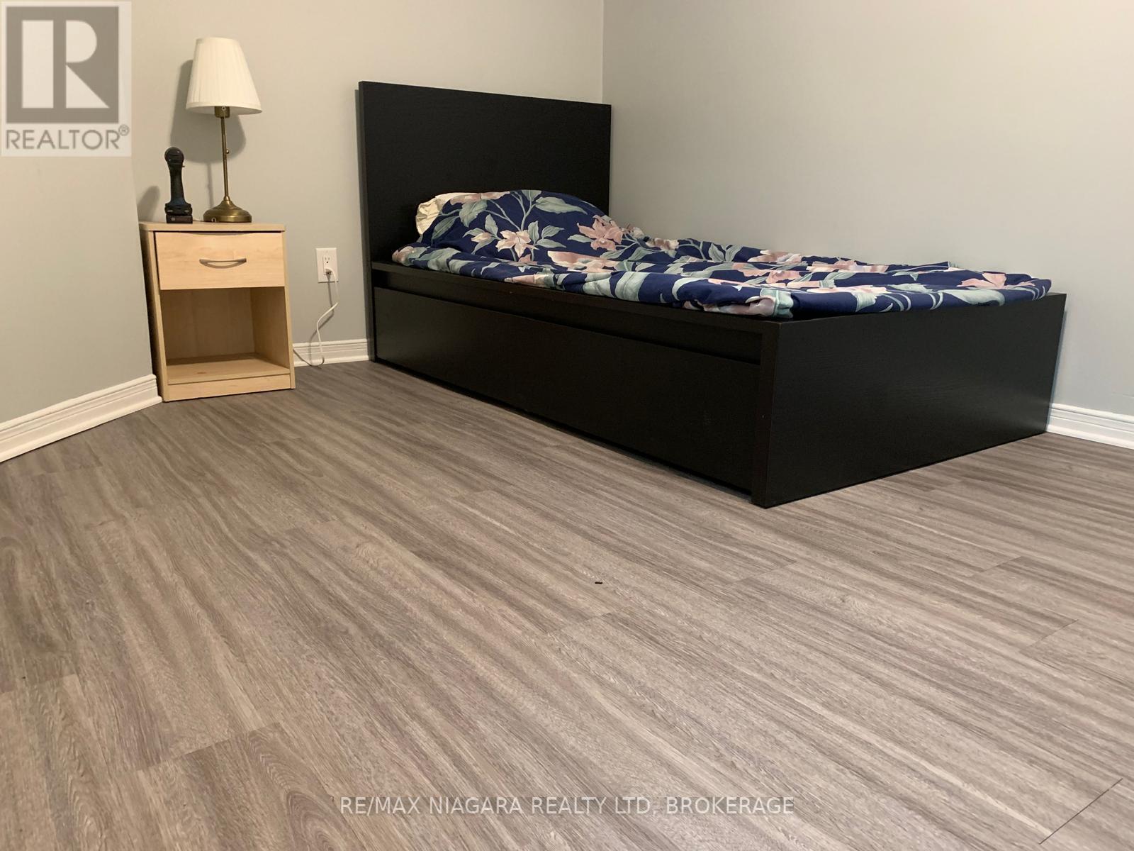 310 Oakdale Avenue, St. Catharines, Ontario  L2P 2T5 - Photo 10 - X12820136