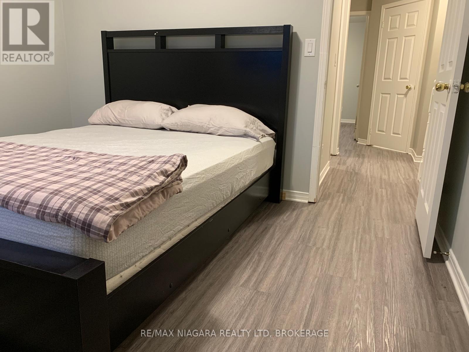 310 Oakdale Avenue, St. Catharines, Ontario  L2P 2T5 - Photo 12 - X12820136