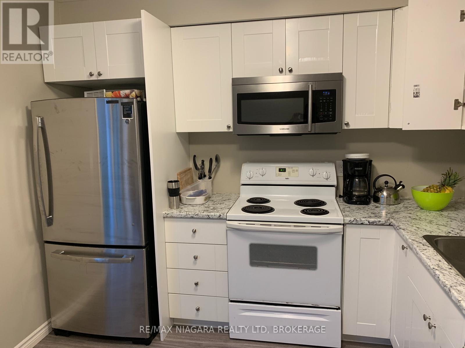 310 Oakdale Avenue, St. Catharines, Ontario  L2P 2T5 - Photo 2 - X12820136