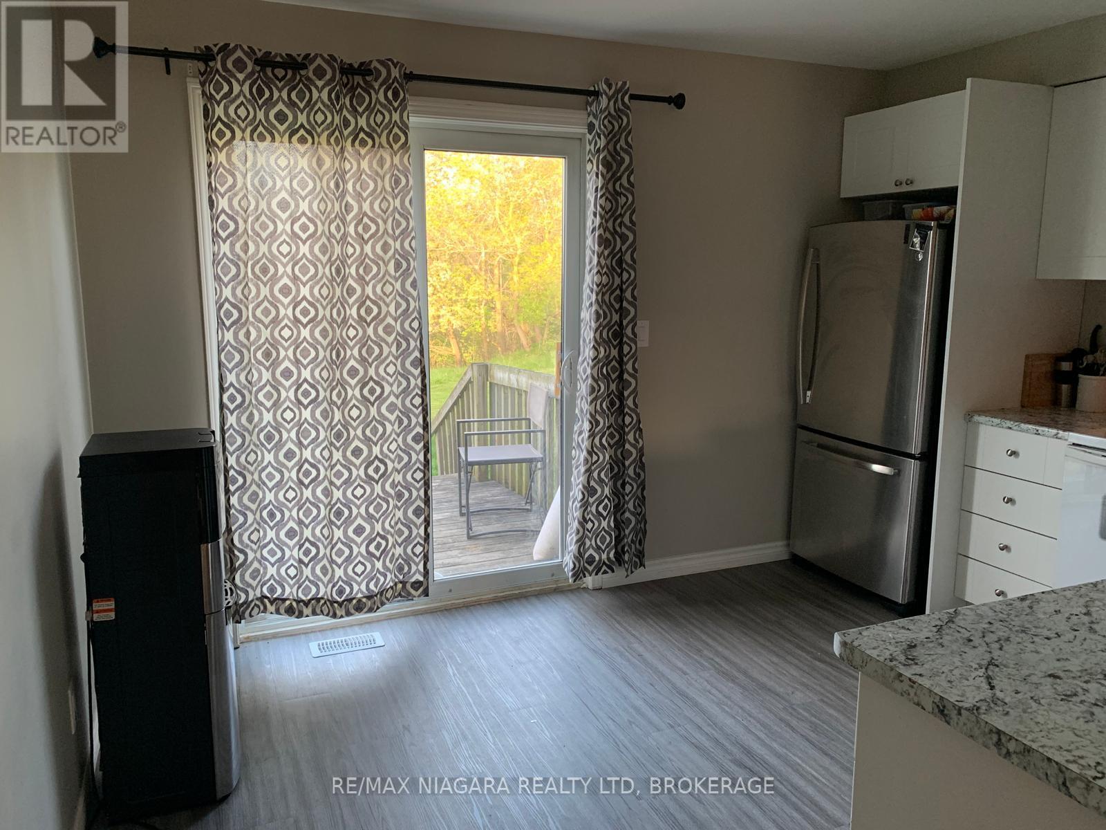 310 Oakdale Avenue, St. Catharines, Ontario  L2P 2T5 - Photo 4 - X12820136